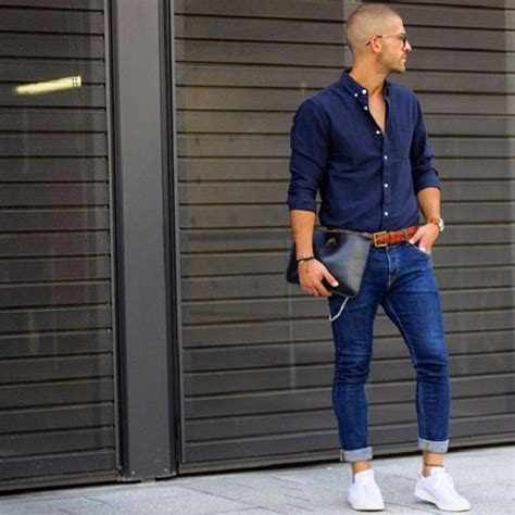 what color jeans go with navy.